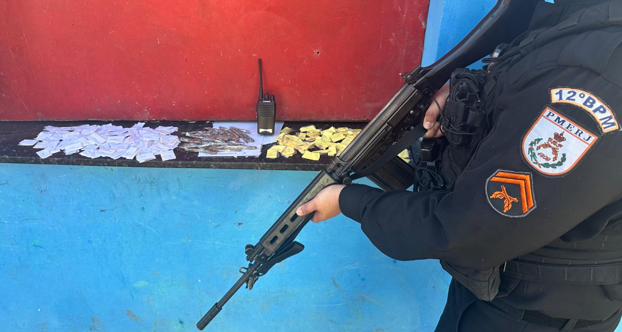 12º BPM apreende drogas e prende casal de traficantes em Niterói